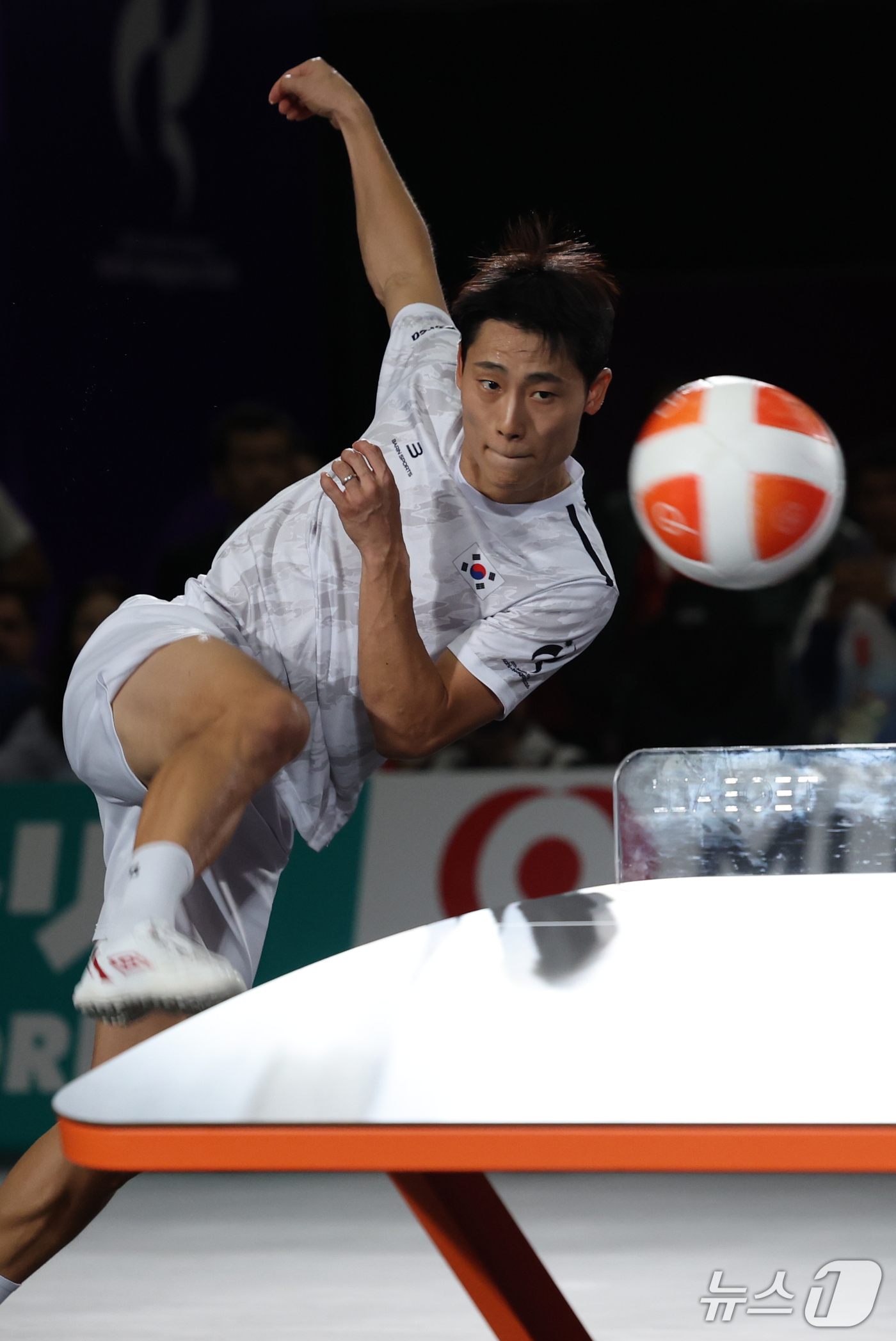 (나고야=뉴스1) 안은나 기자 = 대한민국 이준석이 20일 일본 나고야 히가시 스포츠센터에서 열린 2026 아이치·나고야 아시안게임 테크볼 남자 단식 결승전에서 이라크의 알렐야위와 …