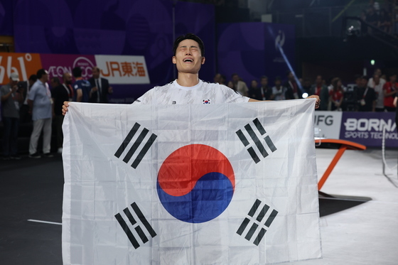 '태극기 든 챔피언'