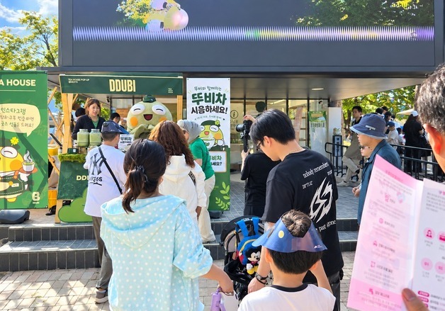 유명가수 없어도 모두 즐겼다…주민이 채운 수성못페스티벌 '북적'