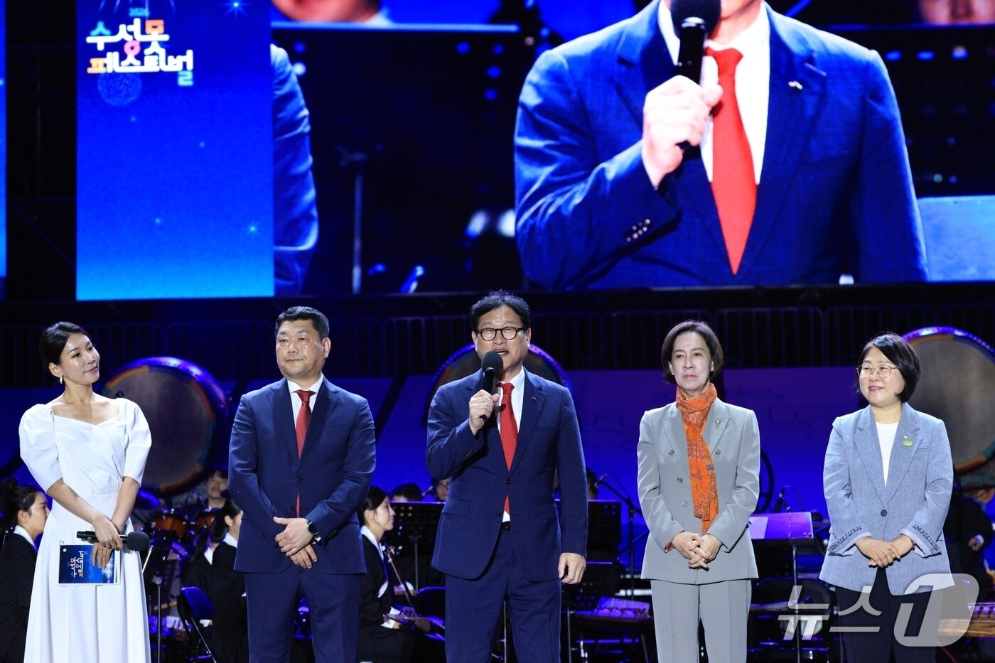 본문 이미지 - 김대권 대구 수성구청장이 수성못페스티벌 지난 18일 '2026 수성못페스티벌' 개막식에서 인사말을 하고 있다.(대구 수성구 제공. 재판매 및 DB 금지)/뉴스1