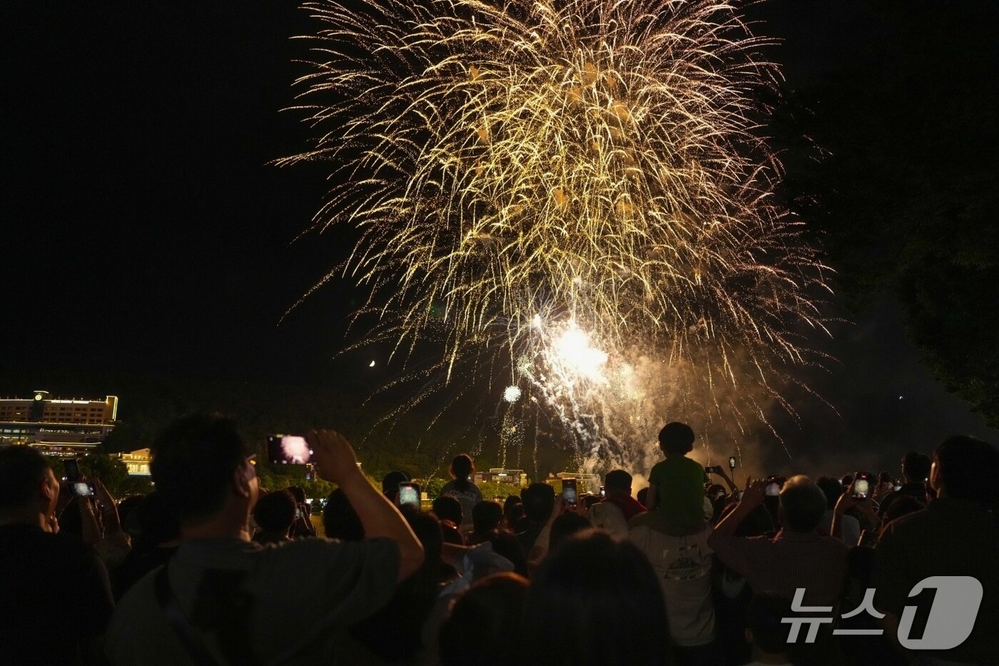 본문 이미지 - 대구 수성구 대표 가을 축제 '2026 수성못페스티벌' 개막식 불꽃축제.(대구 수성구 제공. 재판매 및 DB 금지)/뉴스1