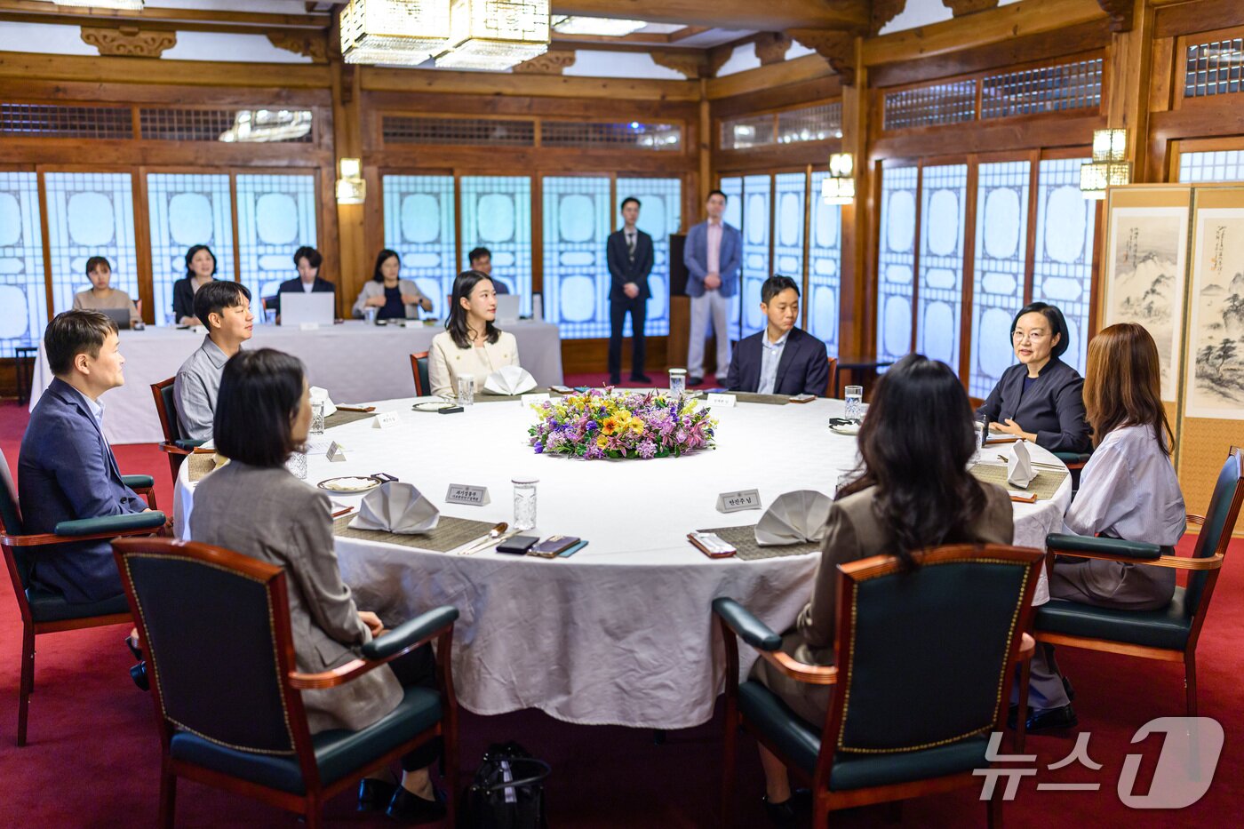 본문 이미지 - 한성숙 국무총리가 20일 서울 종로구 국무총리 서울공관에서 열린 제5회 열린 브런치에서 과학기술계 신진연구자들에게 인사말을 하고 있다. (국무총리실 제공. 재판매 및 DB 금지) 2026.9.20 ⓒ 뉴스1