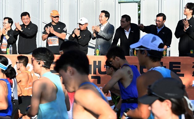 박수현 충남지사, 공주백제마라톤 대회 참가자 응원