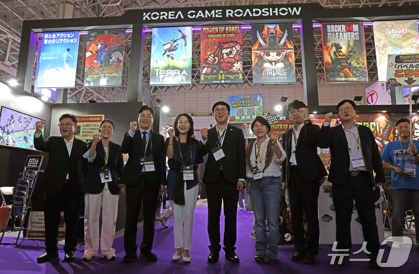 (서울=뉴스1) = 최휘영 문화체육관광부 장관이 20일 일본 지바현 마쿠하리 멧세에서 열린 도쿄게임쇼 2026 현장을 찾아 국회 문체위 이재정 위원장, 이정문, 조은희 위원과 함께 …