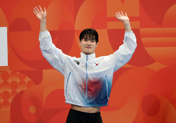 포디움 오르는 황선우