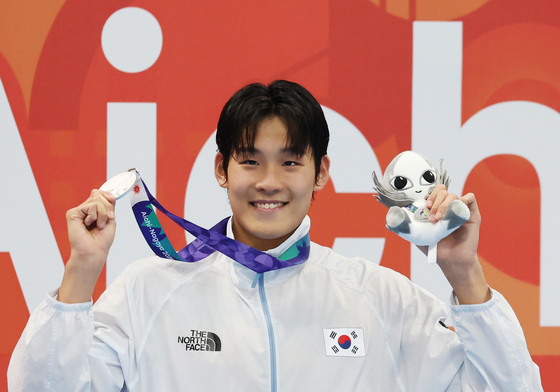 환호하는 김영범