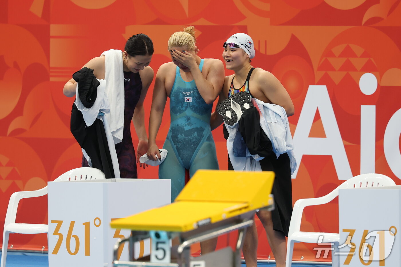 본문 이미지 - 20일 도쿄 아쿠아틱스 센터에서 열린 2026 아이치·나고야 아시안게임 여자 400m 자유형 계영 결승전에서 대한민국 김윤희가 4위를 기록하자 아쉬워하고 있다. 2026.9.20 ⓒ 뉴스1 김민지 기자