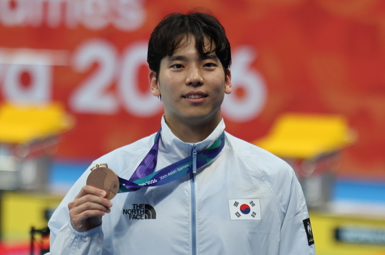 동메달 들어보이는 이주호