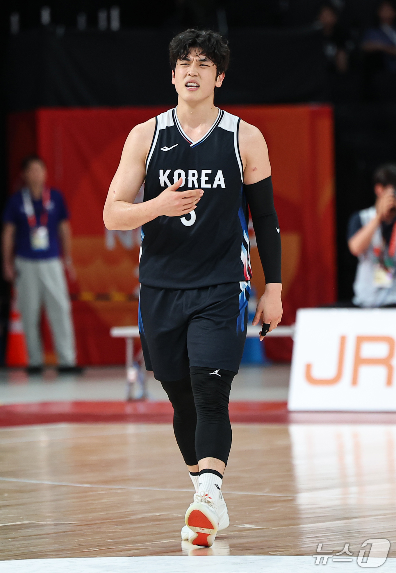 (나고야=뉴스1) 김도우 기자 = 20일 일본 나고야 아이치 인터내셔널 아레나에서 열린 2026 아이치·나고야 아시안게임 남자 농구 결승전 대한민국과 일본의 경기, 대한민국 변준형 …