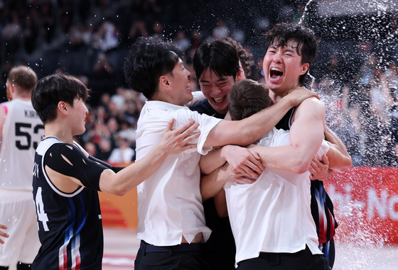 '에이스' 이현중, 金 따고 병역 혜택까지…NBA 도전에도 탄력[AG]