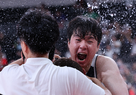 이현중, 맹활약 펼치며 금메달 선사