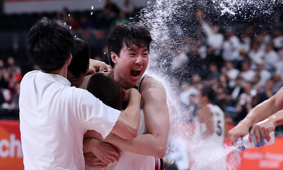 엄마 이어 AG 金 딴 이현중…병역 해결하고 NBA 도전 탄력(종합)[AG]