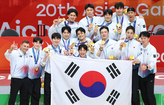 금메달 목에 건 남자 농구대표팀