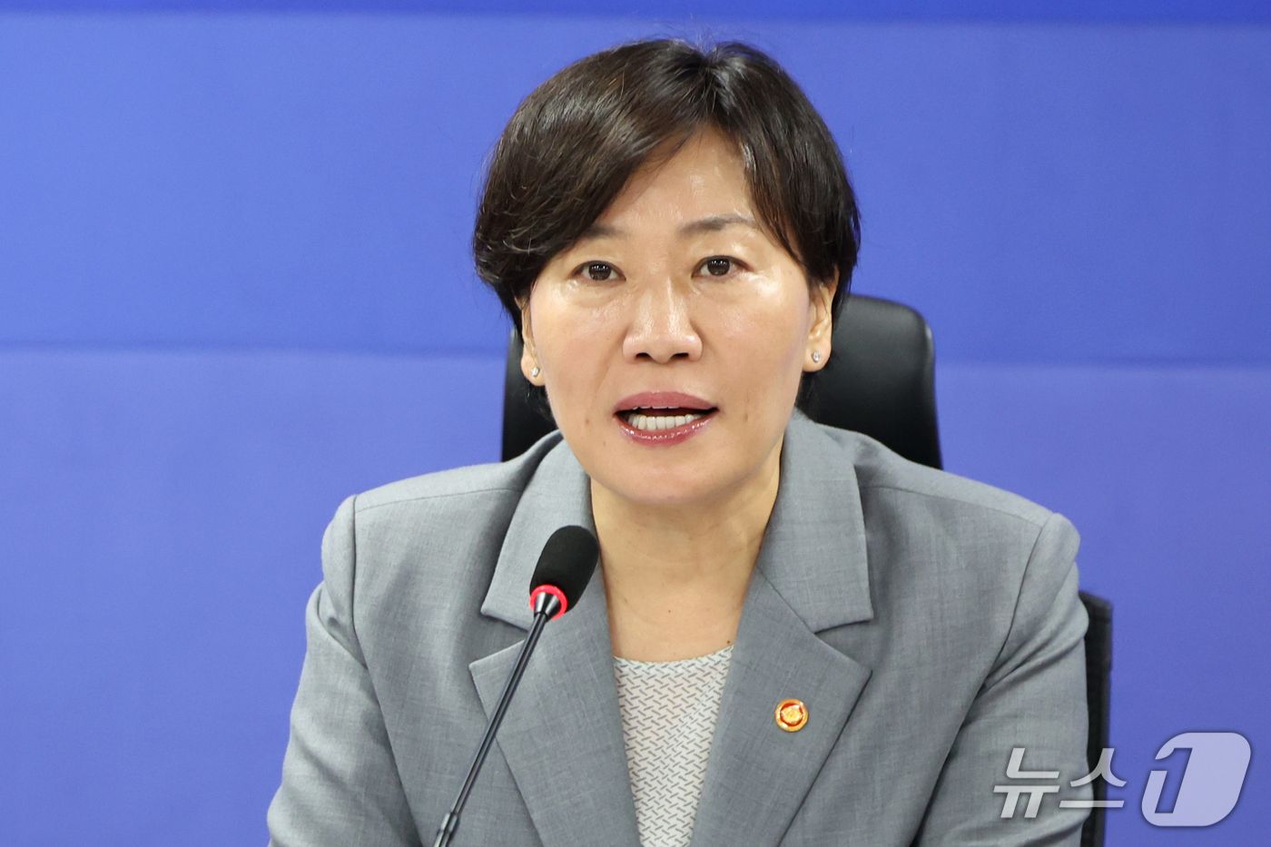 (서울=뉴스1) 황기선 기자 = 송미령 농림축산식품부 장관이 21일 오전 서울 여의도 국회 의원회관에서 열린 농지 전수조사 추진방향 당정협의회에서 발언을 하고 있다. 2026.9. …