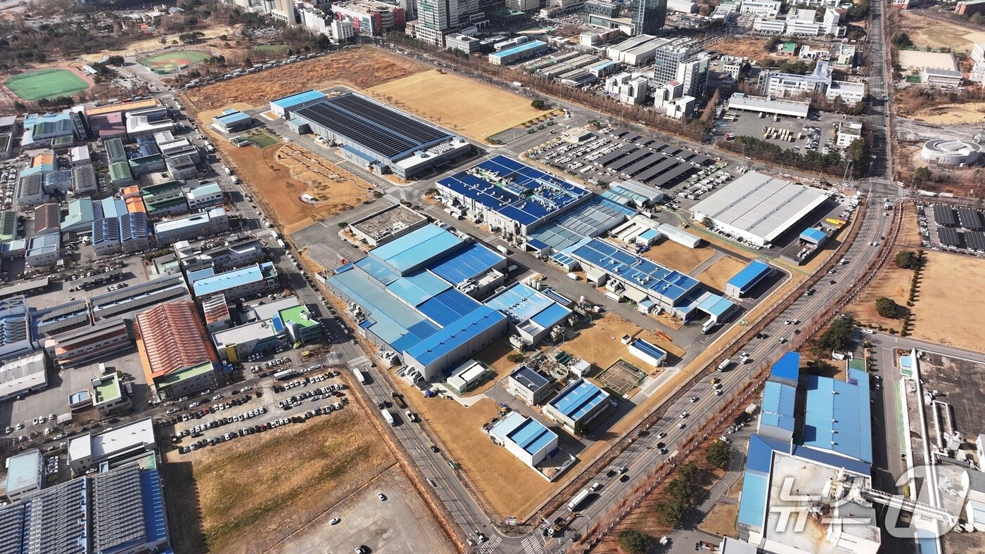 본문 이미지 - 삼성전자 전남광주통합특별시 광주사업장에 연면적 2만1800㎡(약 6600평) 규모의 플랙트그룹 냉난방공조(HVAC) 생산라인 모습  (삼성전자 제공. 재판매 및 DB 금지) 2026.9.21 ⓒ 뉴스1
