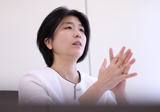[벼랑 끝 검사들] ②밀려드는 기록…"낮엔 단거리, 밤엔 마라톤합니다"