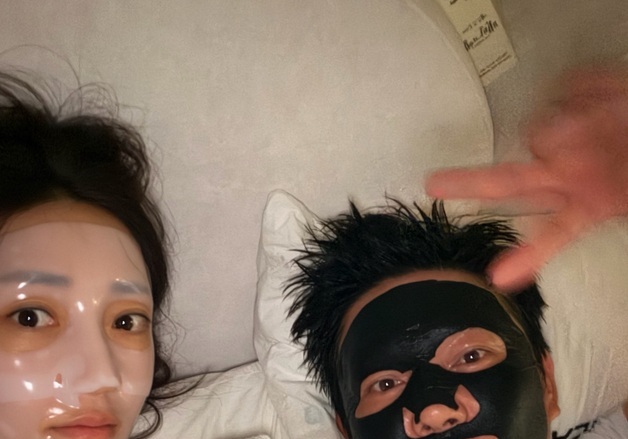임창정, 18세 연하 아내 서하얀과 함께 팩하는 일상…결혼 10년 차에도 달달