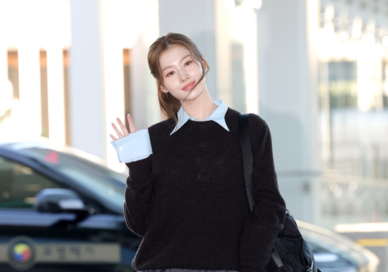 트와이스 사나, 공항 여신