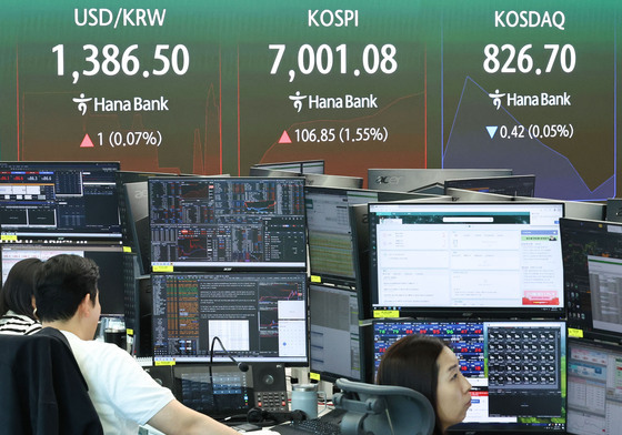 美 반도체 강세에 삼전 27만원 회복·3%↑…SK하닉 강보합[핫종목]