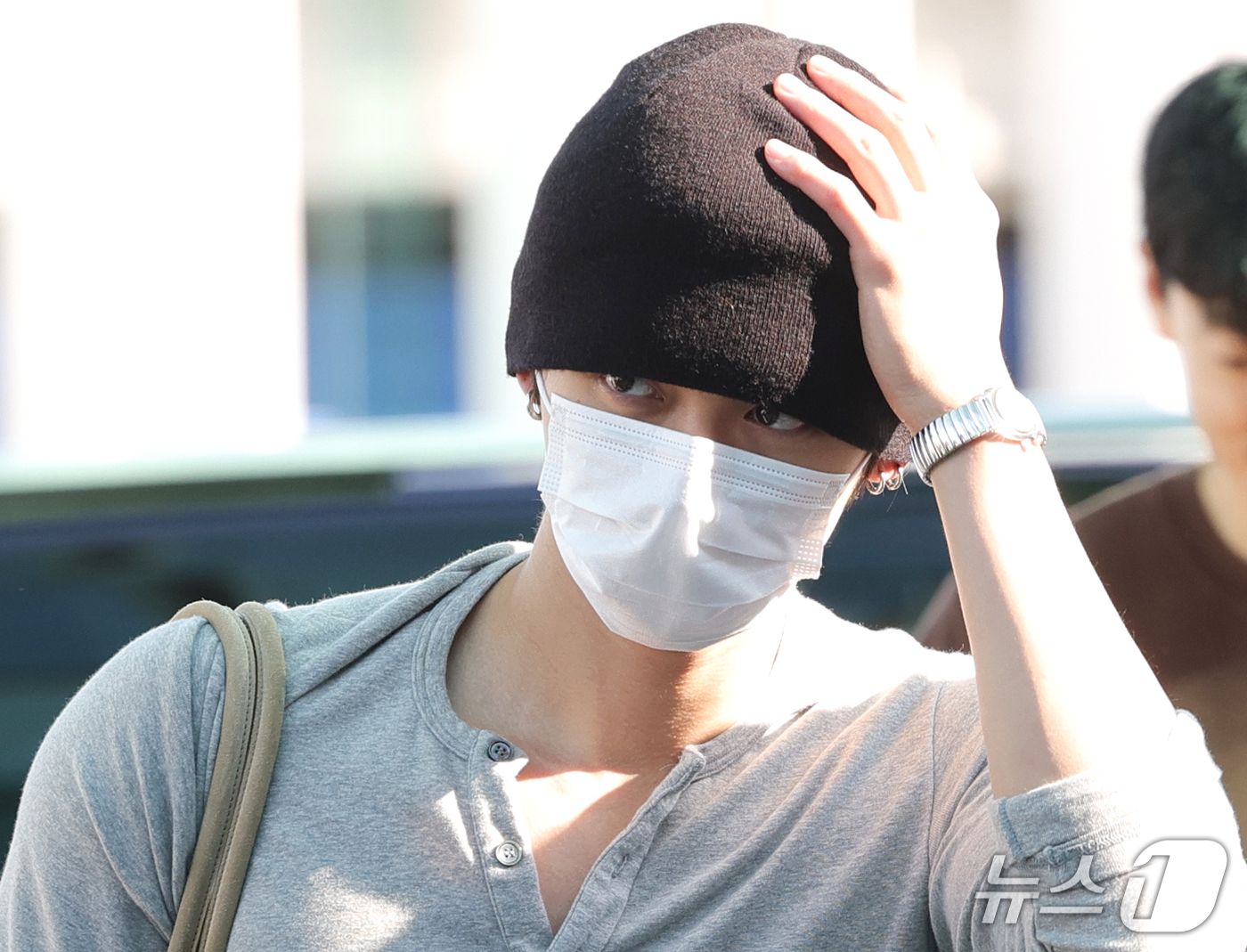 (인천공항=뉴스1) 권현진 기자 = 투모로우바이투게더(TXT) 연준이 해외 일정을 위해 21일 오전 인천국제공항을 통해 일본으로 출국하고 있다. 2026.9.21/뉴스1
