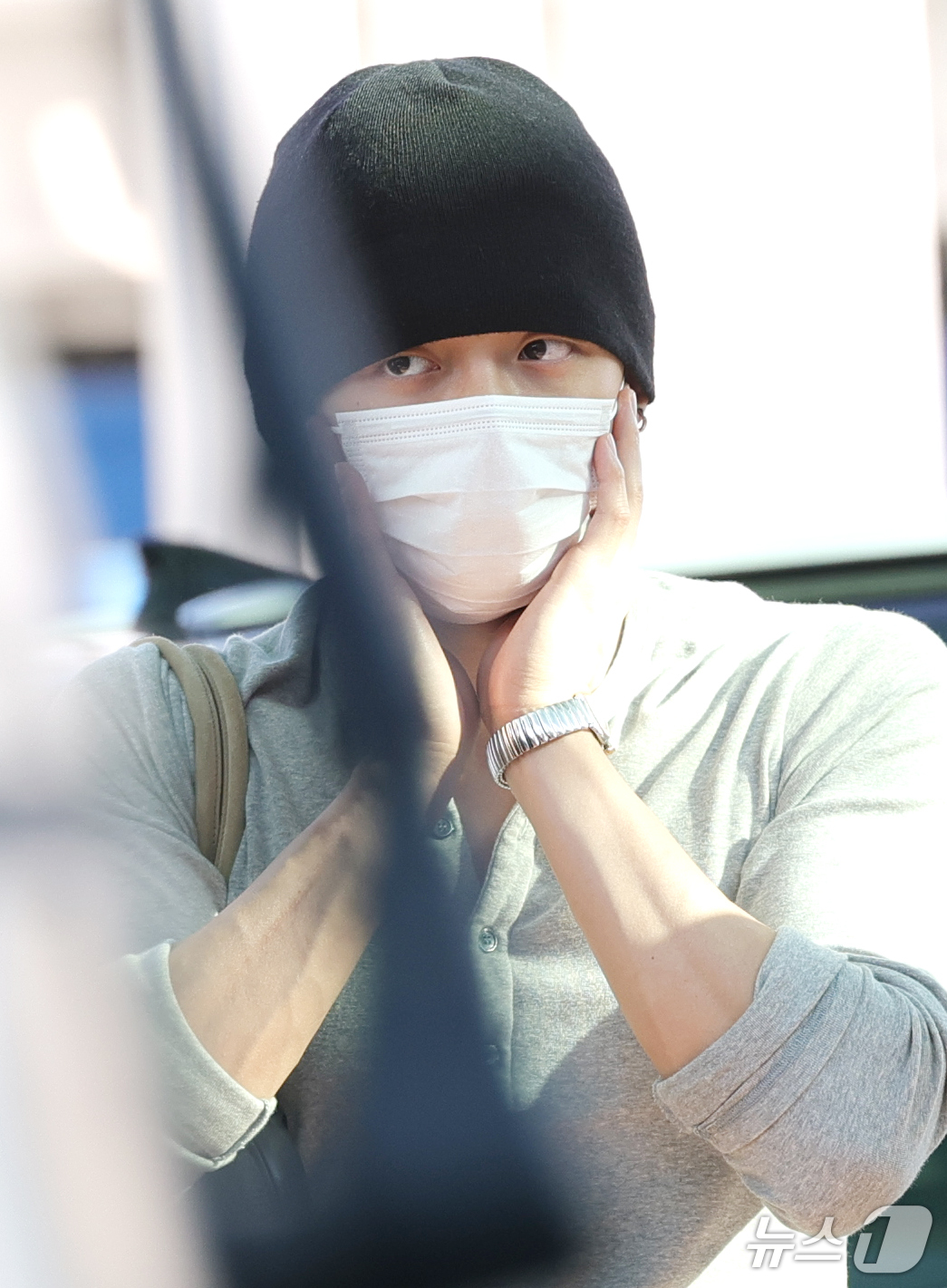 (인천공항=뉴스1) 권현진 기자 = 투모로우바이투게더(TXT) 연준이 해외 일정을 위해 21일 오전 인천국제공항을 통해 일본으로 출국하고 있다. 2026.9.21/뉴스1