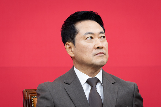 허공 바라보는 장동혁 대표