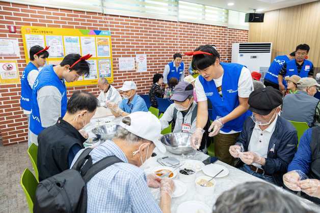 "지역 어르신에 명절 선물 전달"…현대글로비스, 추석 맞이 나눔 활동