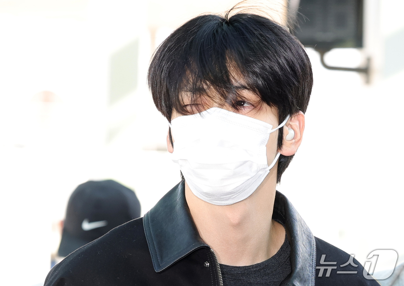 (인천공항=뉴스1) 권현진 기자 = 투모로우바이투게더(TXT) 수빈이 해외 일정을 위해 21일 오전 인천국제공항을 통해 일본으로 출국하고 있다. 2026.9.21/뉴스1