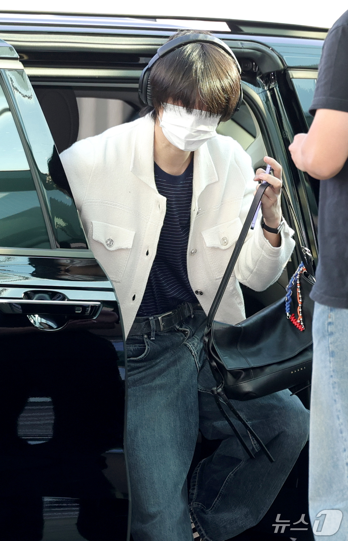 (인천공항=뉴스1) 권현진 기자 = 투모로우바이투게더(TXT) 범규가 해외 일정을 위해 21일 오전 인천국제공항을 통해 일본으로 출국하고 있다. 2026.9.21/뉴스1