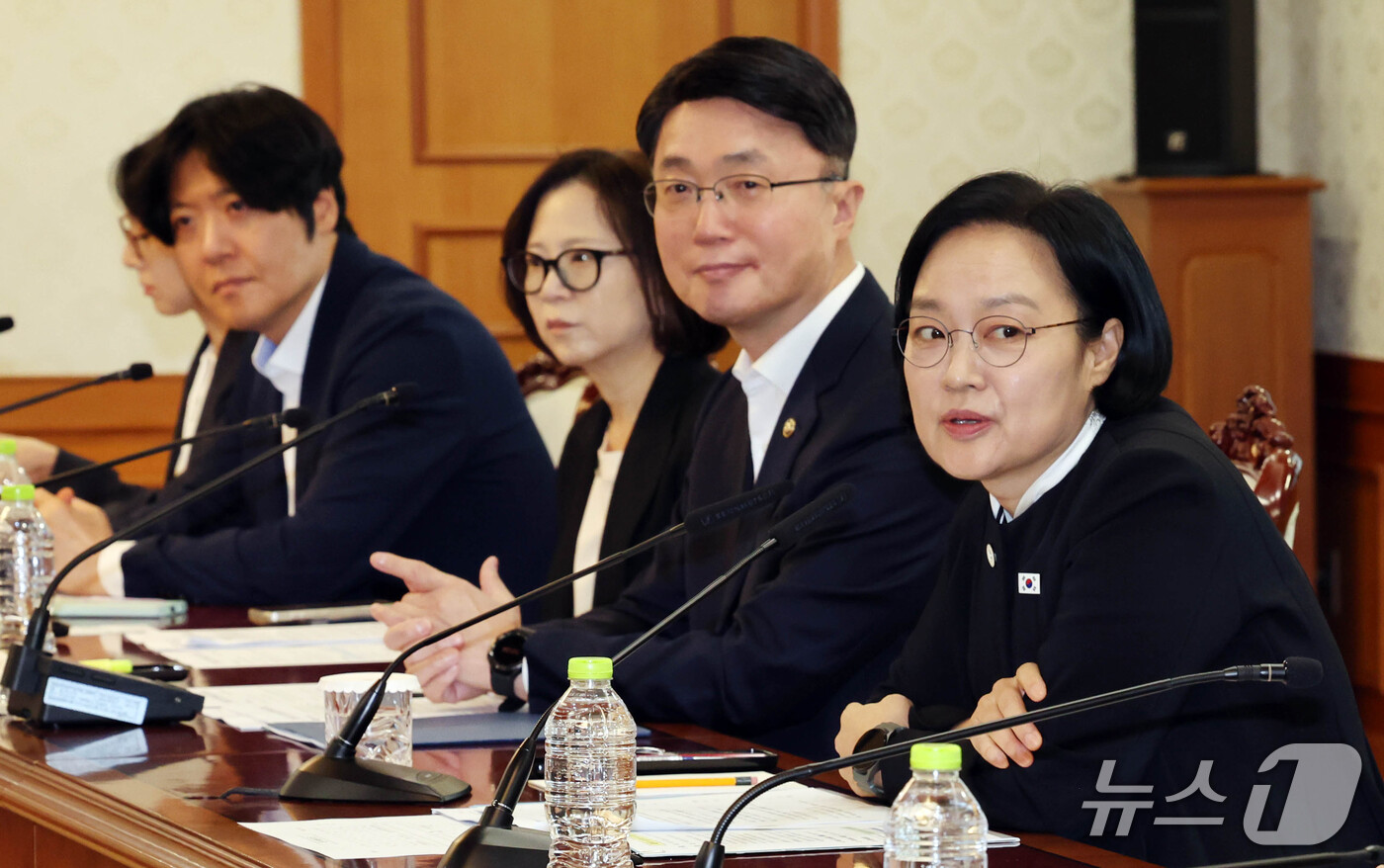 (서울=뉴스1) 이종덕 기자 = 한성숙 국무총리가 21일 서울 종로구 정부서울청사에서 제1차 글로벌 AI 허브 추진위원회 회의에서 모두발언하고 있다. 2026.9.21/뉴스1