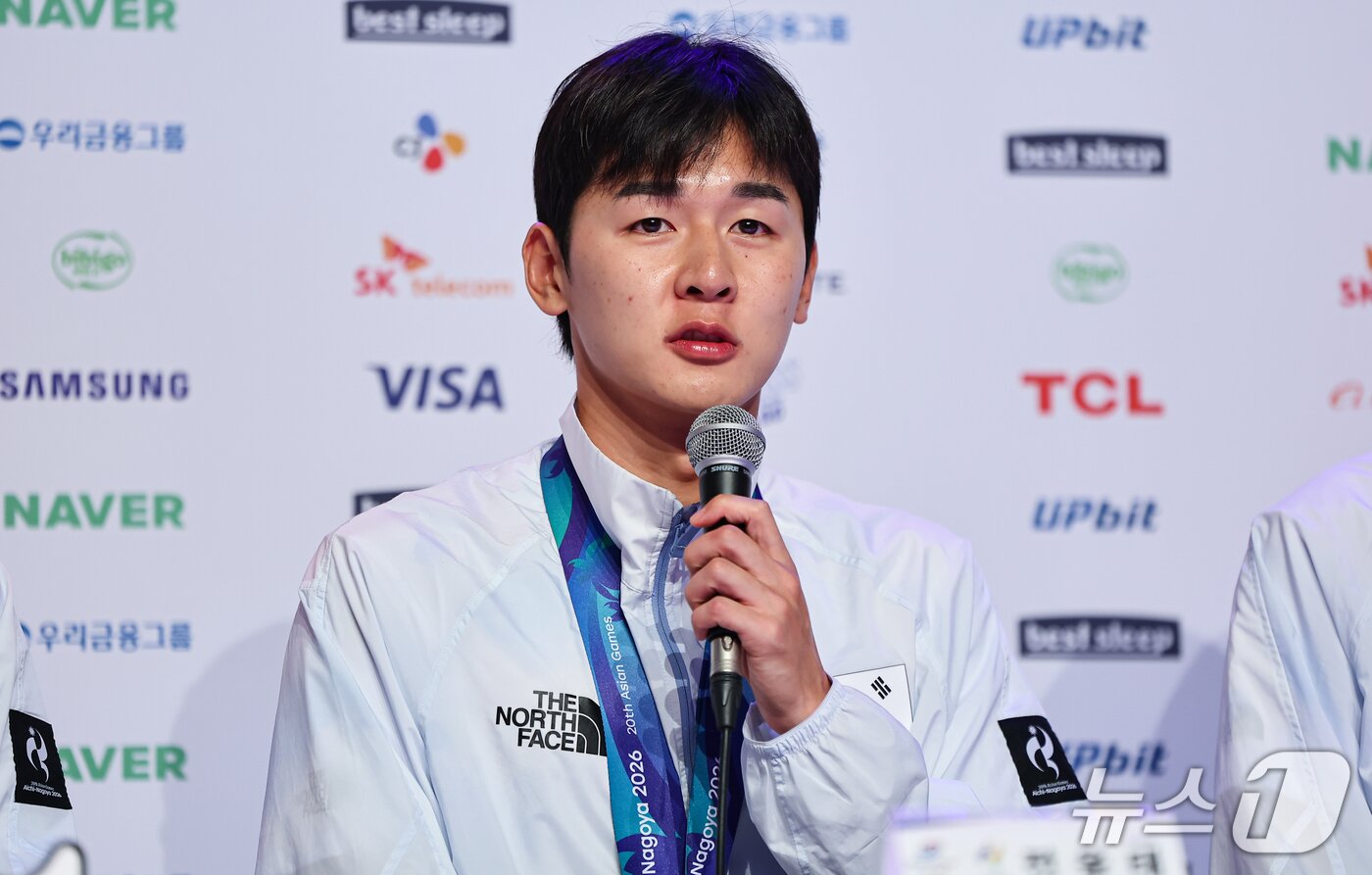 본문 이미지 - 근대5종 전웅태가 21일 일본 나고야 코리안하우스에서 열린 근대5종·테크볼 금메달리스트 기자회견에서 소감을 밝히고 있다. 2026.9.21 ⓒ 뉴스1 김도우 기자