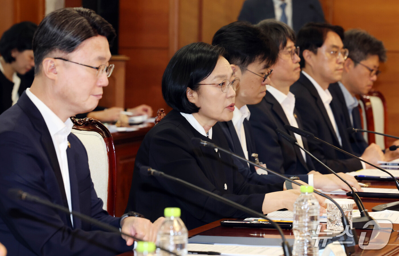 (서울=뉴스1) 이종덕 기자 = 한성숙 국무총리가 21일 서울 종로구 정부서울청사에서 제1차 글로벌 AI 허브 추진위원회 회의에서 모두발언하고 있다. 2026.9.21/뉴스1