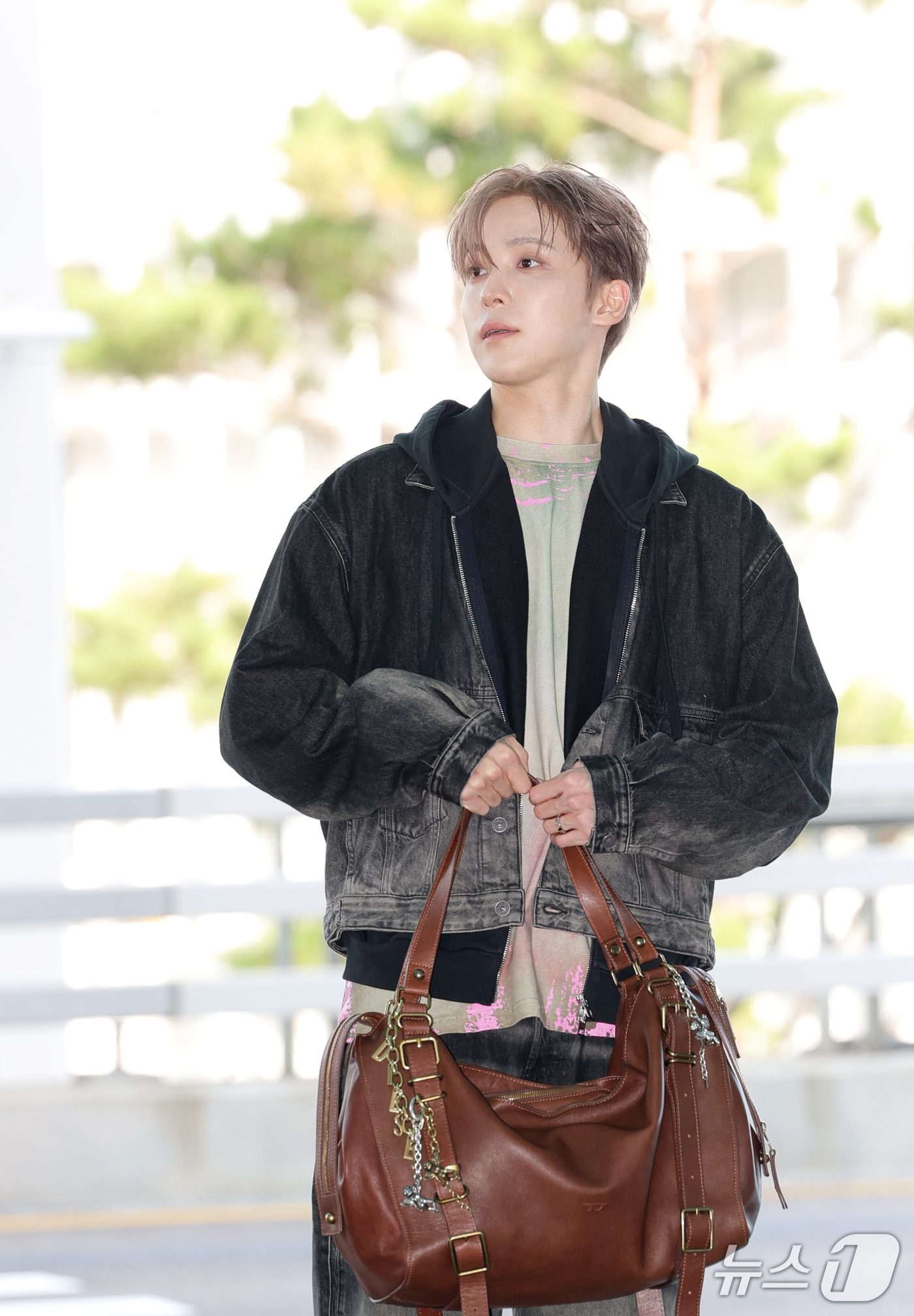 (인천공항=뉴스1) 권현진 기자 = 에이티즈 윤호가 해외 일정을 위해 21일 오전 인천국제공항을 통해 밀라노로 출국하고 있다. 2026.9.21/뉴스1