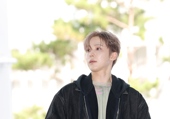 에이티즈 윤호, 분위기 있는 가을 남자