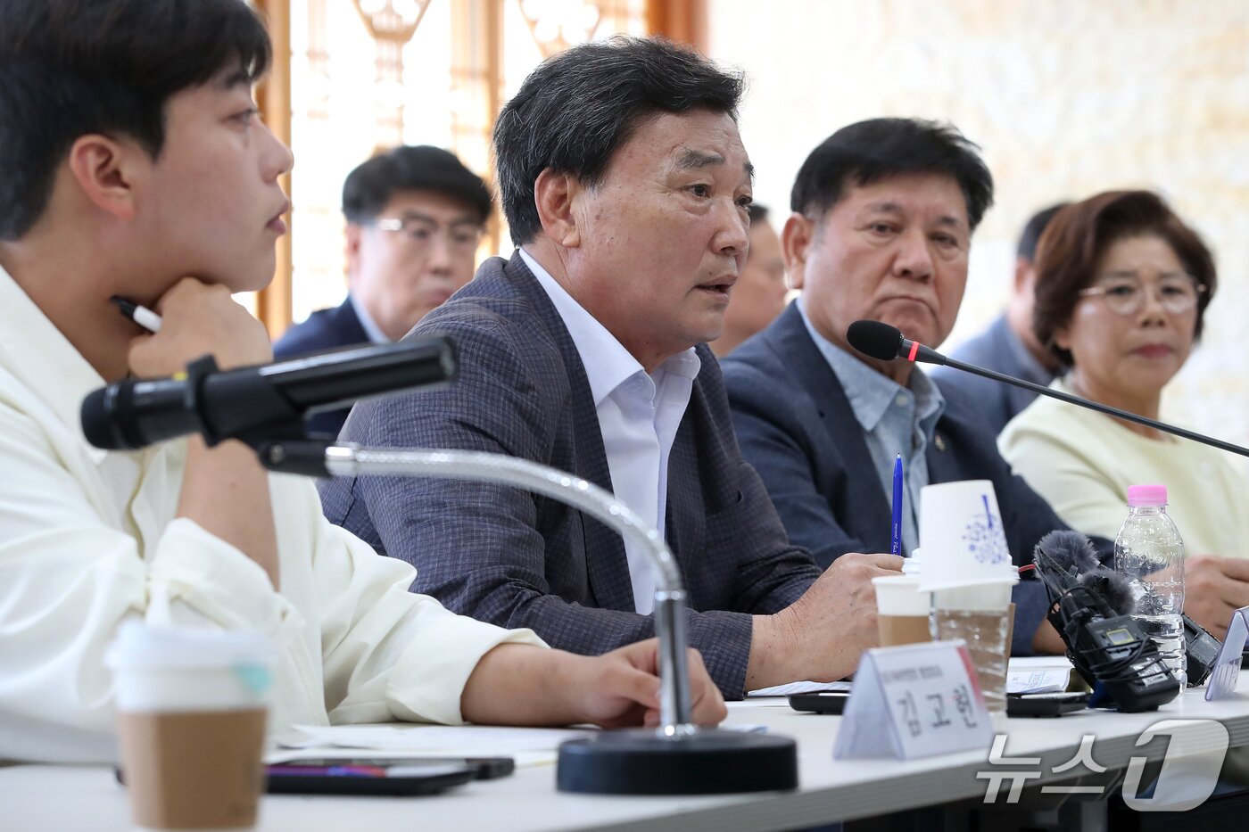 본문 이미지 - 21일 오전 대구시 산격청사에서 열린 '농지 전수조사 관련 농업인 간담회'에서 농업인 대표단이 의견을 밝히고 있다. 2026.9.21 ⓒ 뉴스1 공정식 기자