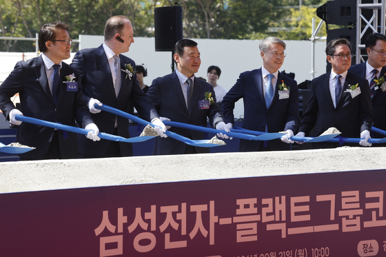 첫 삽 뜨는 삼성- 플랙트 한국공장