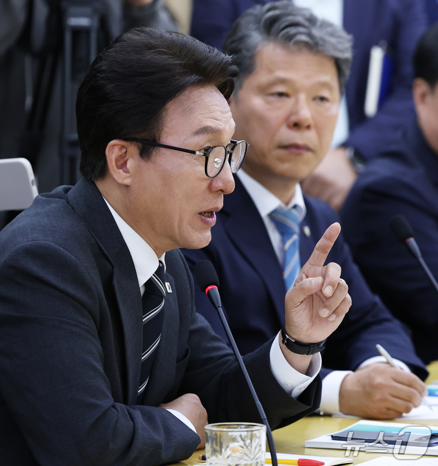 (의정부=뉴스1) 오대일 기자 = 김민석 더불어민주당 대표가 21일 오전 경기 의정부시 경기도청 북부청사에서 열린 경기 예산정책협의회에서 모두발언을 하고 있다. 2026.9.21/ …