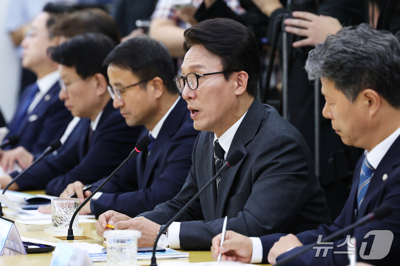 (의정부=뉴스1) 오대일 기자 = 김민석 더불어민주당 대표가 21일 오전 경기 의정부시 경기도청 북부청사에서 열린 경기 예산정책협의회에서 모두발언을 하고 있다. 2026.9.21/ …