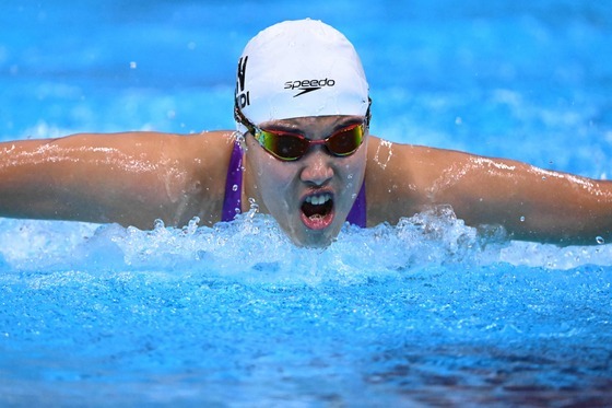 中 13세 '수영 천재' 위쯔디, 여자 접영 200m 금메달[AG]