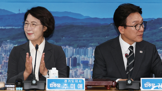 다른 곳 바라보는 김민석·추미애