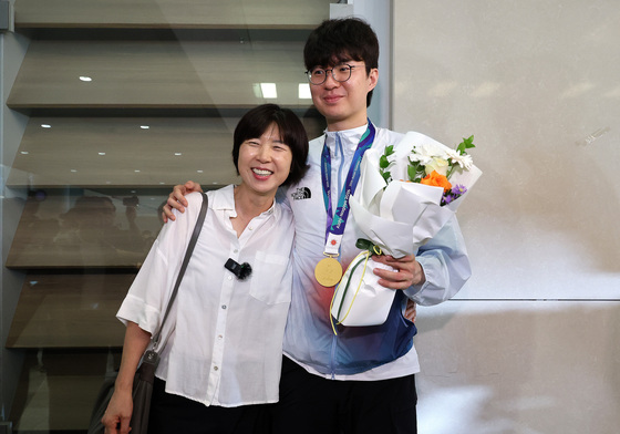 금빛 귀환 이현중, 기다리던 어머니 품으로