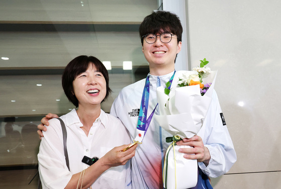 '모자 金' 이현중 "어머니에 비하면 아직 멀었죠…5일 뒤 미국행"[AG]