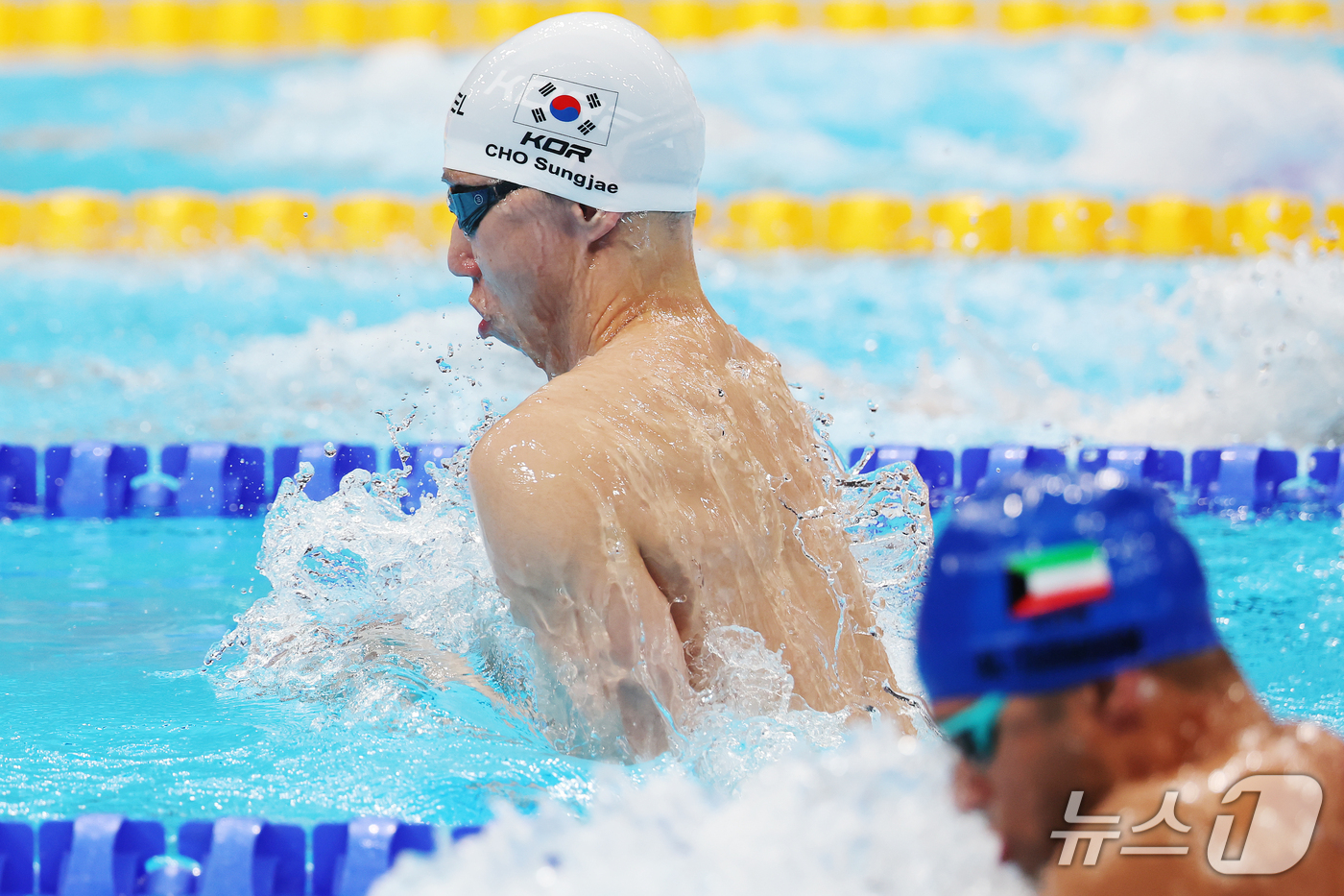 (도쿄=뉴스1) 김민지 기자 = 21일 도쿄 아쿠아틱스 센터에서 열린 2026 아이치·나고야 아시안게임 남자 100m 평영 예선 4조 경기에서 조성재가 역영하고 있다. 2026.9 …