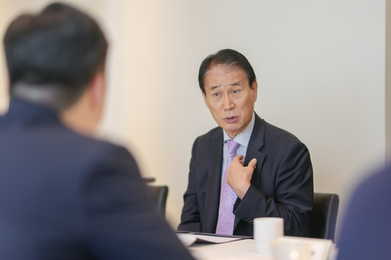 권오을 "DMZ 폭발 사고로 다친 장병들에게 최선의 예우 할 것"