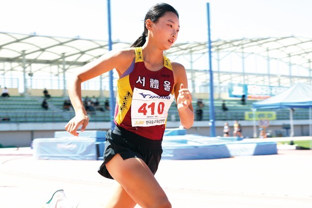 육상 기대주 왕서윤, 여중부 200m 부별 한국기록 또 경신