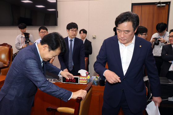 대화 나누는 與野 국토위 간사