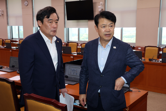 대화 나누는 與野 국토위 간사