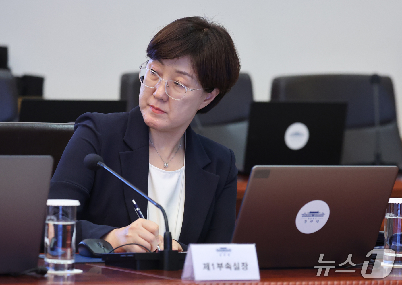(서울=뉴스1) 이재명 기자 = 김현지 제1부속실장이 21일 청와대에서 열린 수석 보좌관 회의에 참석해 있다. 2026.9.21/뉴스1