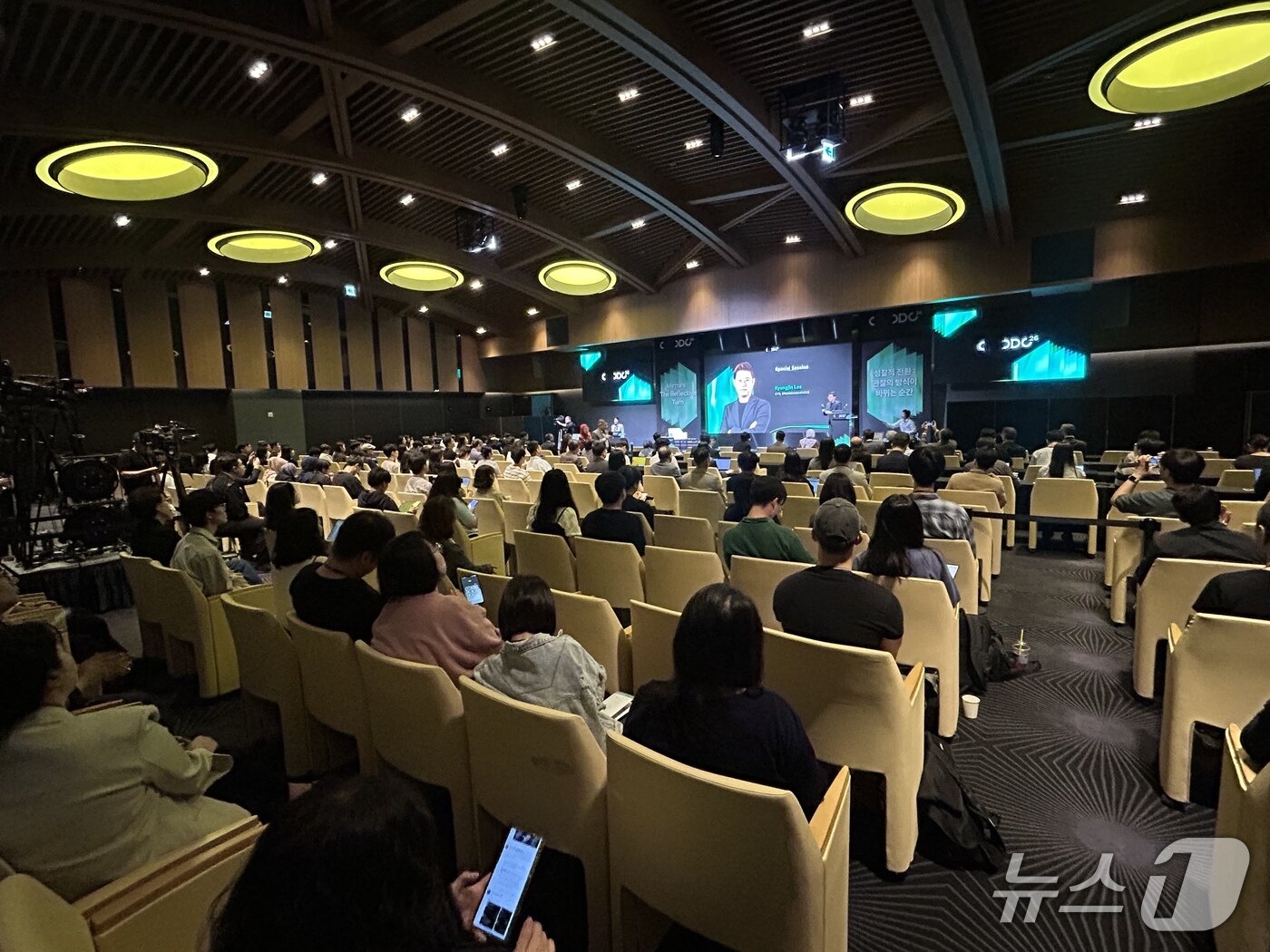 본문 이미지 - 17일 성남시 판교 차바이오컴플렉스에서 열린 '오가노이드 디벨로퍼 콘퍼런스 2026'(ODC26) 행사 전경. 2026.9.17 ⓒ 뉴스1 문대현 기자