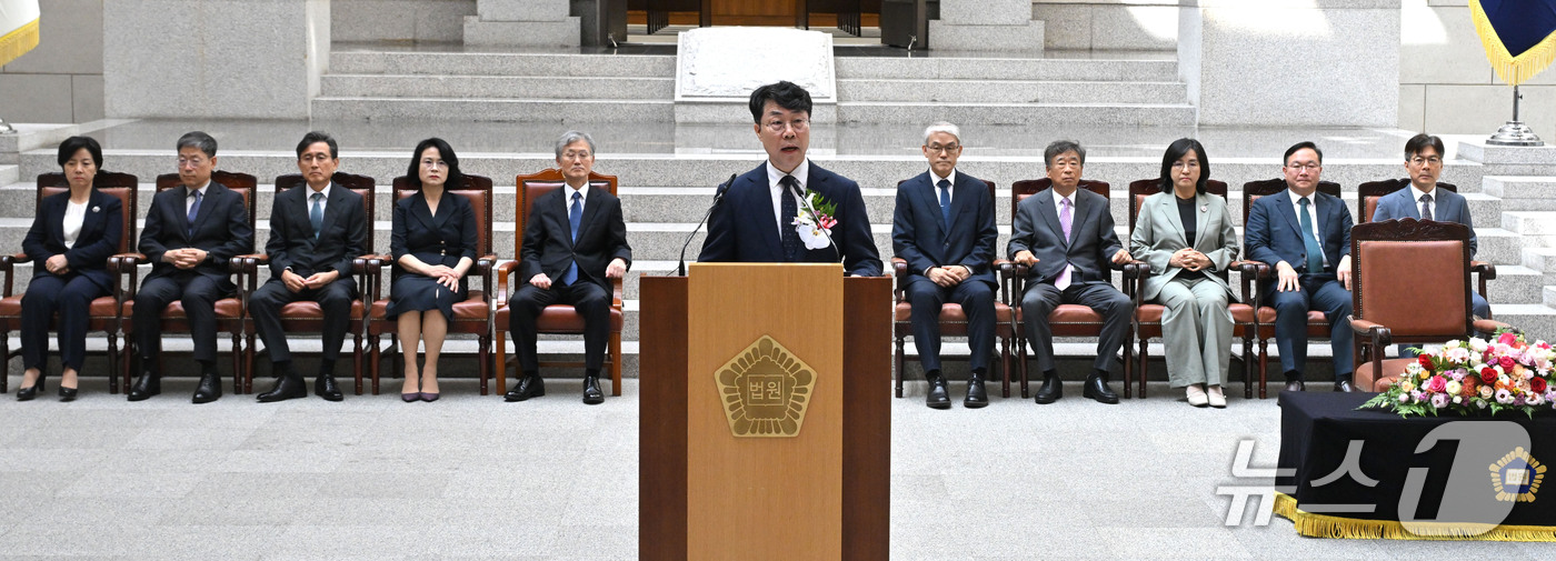 (서울=뉴스1) 이광호 기자 = 김성수 신임 대법관이 21일 서울 서초구 대법원에서 열린 취임식에서 취임사를 하고 있다. (공동취재) 2026.9.21/뉴스1